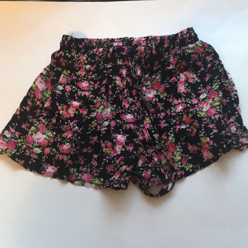 Connection 18 Flower 🌺 Print Shorts Like New
